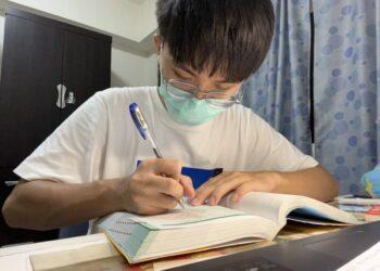 小易自動自發讀書學習，考上心目中第一志願。(南台中家扶提供)