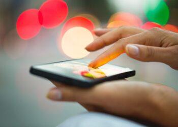 新型環境光接近感測器支援新款智慧手機的高速高解析OLED顯示幕實現精確的色彩和亮度管理 (中)