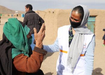 阿富汗世界展望會會長阿孫莎．查理絲（Asuntha Charles）(右1)表示，「無數兒童被迫乞討、嫁進有暴力傾向的家庭、輟學從事危險的工作」