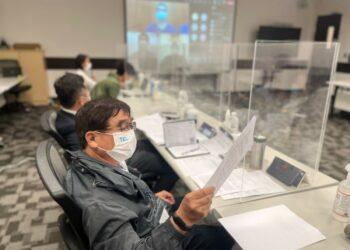 簡報日現場裁判們縝密確認成績