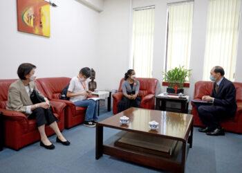 阿孫莎在今日外交部拜會中，分享阿富汗當前景況(台灣世界展望會提供)