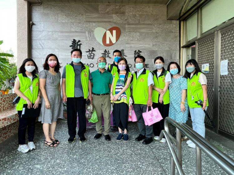 董事長率領志工團