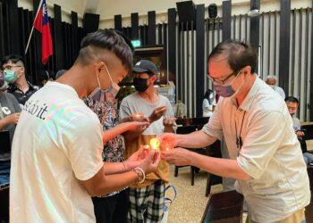 聖約翰科技大學透過薪火相傳活動，與大一新生分享聖約翰精神。