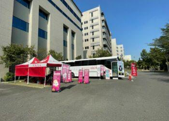 捐血車停在停車場