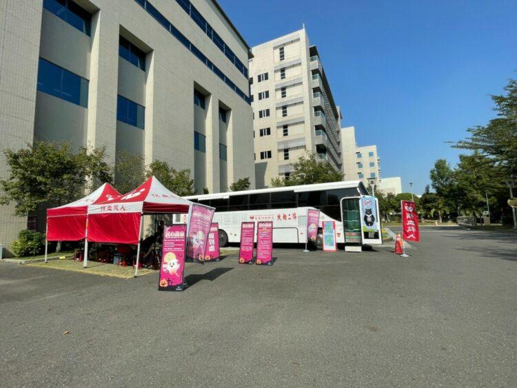 捐血車停在停車場