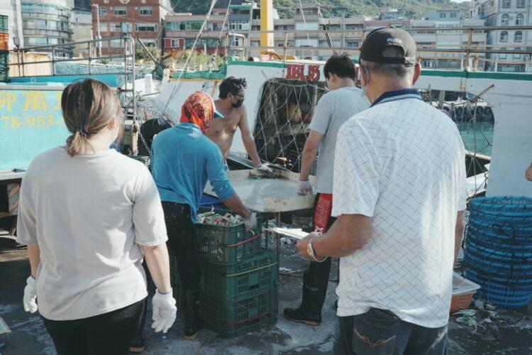 （圖二）從新北野柳漁港剛下船的三點蟹