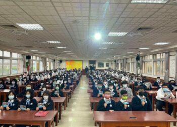 學生們學習人權認識人權