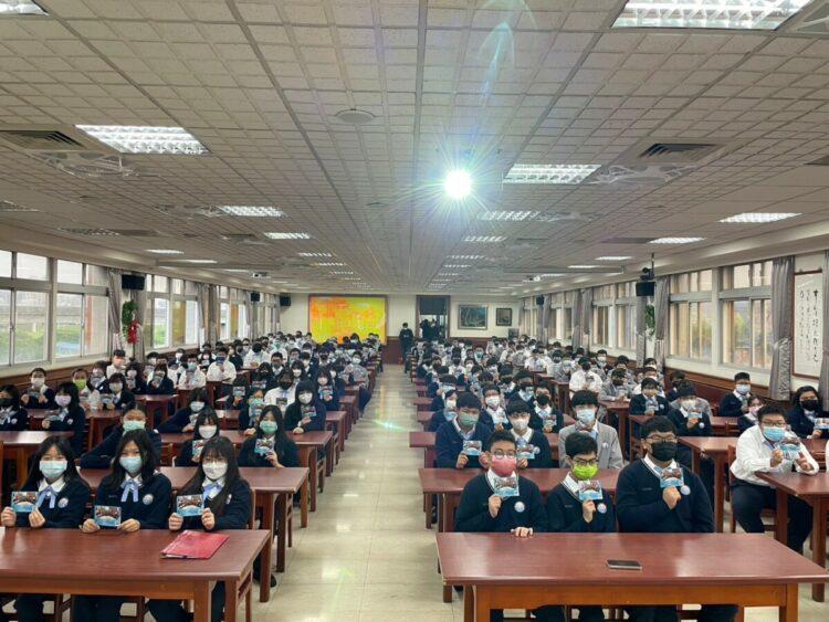 學生們學習人權認識人權