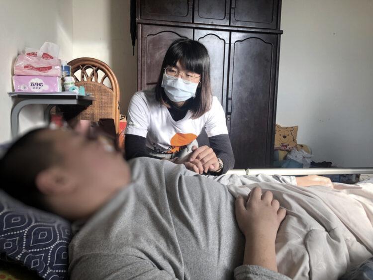 展望會發現，去年有836名服務兒少的家庭因擔憂費用，即使孩子生病也無法帶孩子就醫或必須降低就醫頻率-c4f623f3