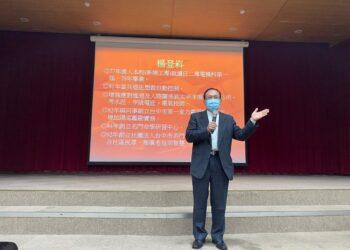 楊登嵙董事長應邀返回母校進行「職涯規劃」專題演講。-76ccf794