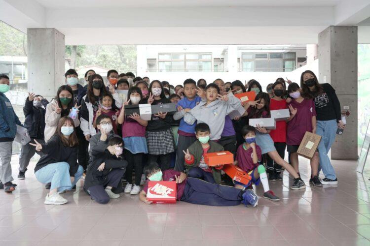 樟山國小和FIGHT.K國際心教育送愛團隊大合照