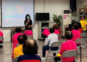 秦總幹事鼓勵長輩可以善用定位法，才不會黑白想