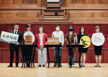 01_兩廳院推出全新「國家音樂廳觸覺導覽」，帶領視障者認識音樂廳，及特色鎮館之寶管風琴，與企業夥伴磊山保經共同倡議永續共融，今邀請視障朋友一起完整體驗觸覺導覽。