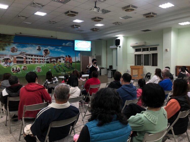 親職講師林妙香為大鄉國小家長提供親職演講
