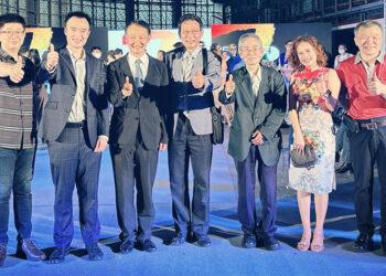 亞東科大材料織品服裝系 學生專題REDEFINE服裝動態秀