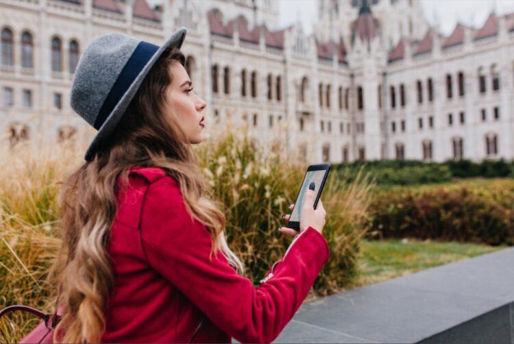 worried-dark-haired-woman-gray-hat-using-gps-while-enjoying-attractions