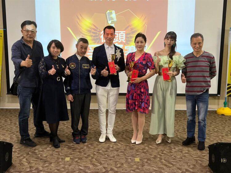 下午複賽選出前3名，由梁俊華（右一）、林玉婷（左二）、黃乃輝（左三）頒發獎盃。