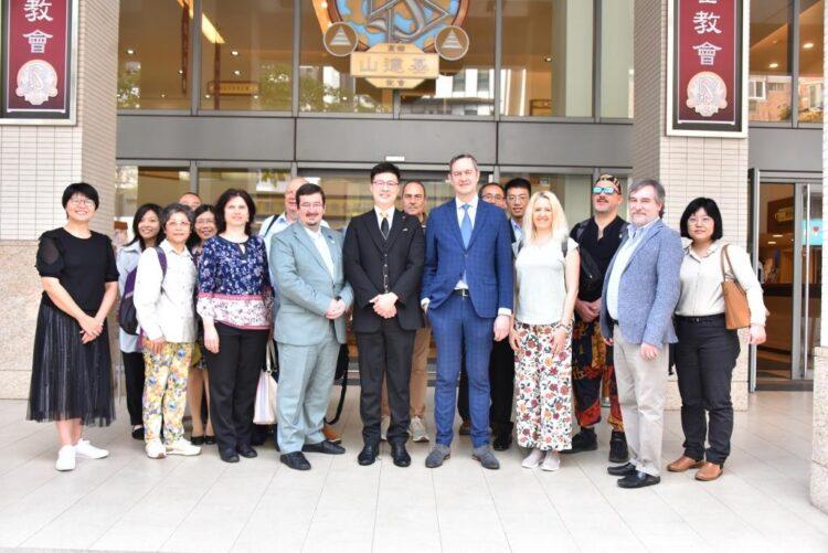 人權學者團訪台蒞臨高雄山達基