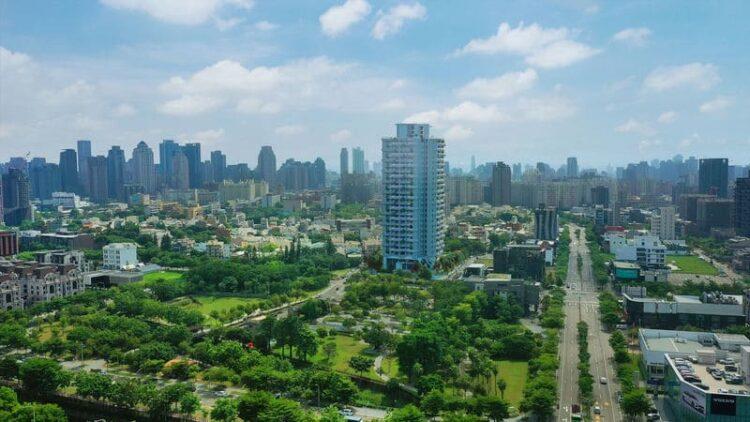 低密度大基地、大花園已成精銳豪宅型產品標配，「精銳SKY One」興建中，此為3D示意圖。