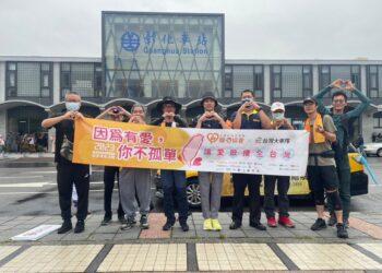 圖一＿暖心協會的環島傳愛活動持續進行中，接下來4月29日抵達高雄，4月30日會抵達屏東，假如民眾在路上看到環島中的司機大哥們，也請不吝給予加油打氣，一起讓愛散播全台灣。