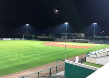 雷根斯堡Armin-Wolf-Arena的新LED系统 (小)