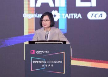 【新聞圖片一】總統蔡英文於 COMPUTEX 開幕典禮表示，未來政府跟民間將持續合作打造更具韌性的經濟與產業，深化台灣於全球供應鏈之影響力。