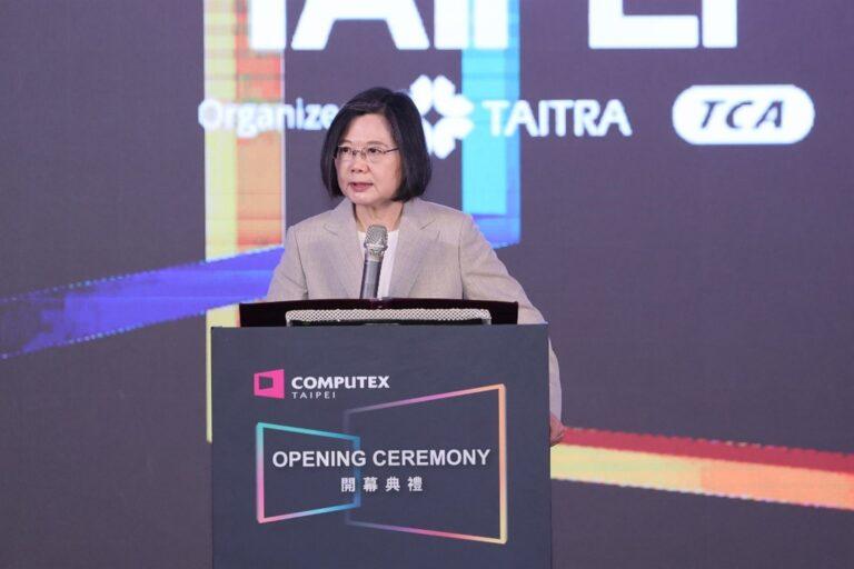 【新聞圖片一】總統蔡英文於 COMPUTEX 開幕典禮表示，未來政府跟民間將持續合作打造更具韌性的經濟與產業，深化台灣於全球供應鏈之影響力。