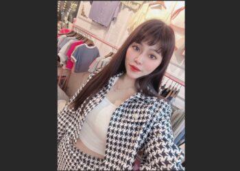 圖一 直播頻道Moment時刻，闆娘拉拉具有十年電商經驗跨足直播如今已成為當紅韓系代購直播主（圖就醬播提供）.png