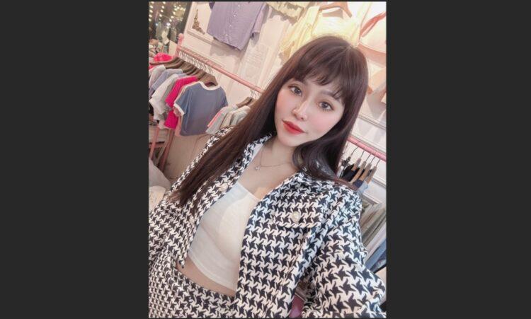 圖一 直播頻道Moment時刻，闆娘拉拉具有十年電商經驗跨足直播如今已成為當紅韓系代購直播主（圖就醬播提供）.png