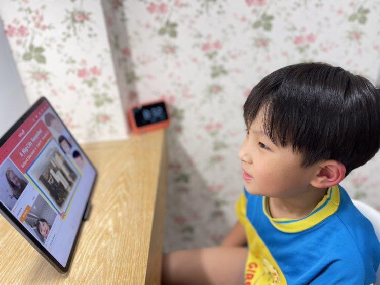 學員Chuck上課側拍照