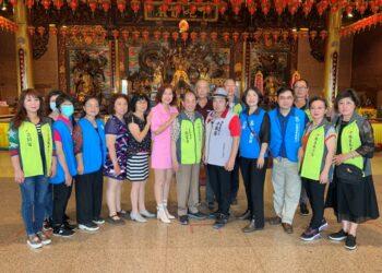 施主委透過公益團體捐米之合照