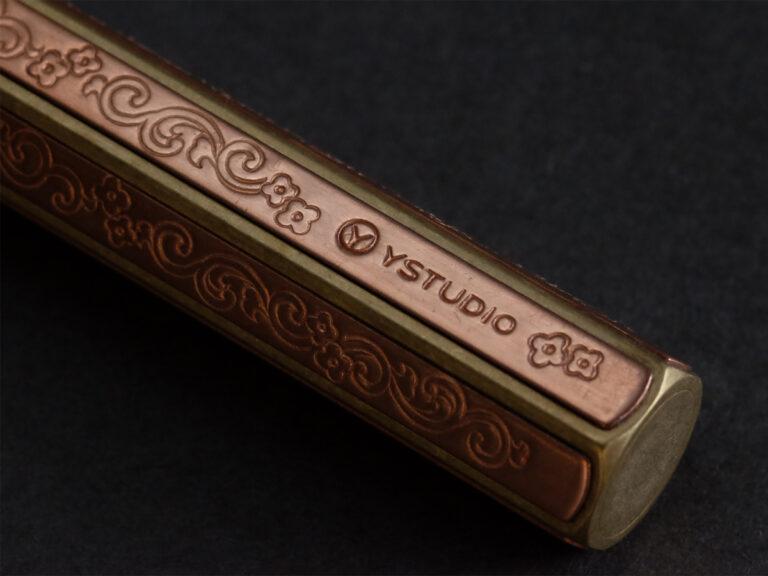 ●圖說：「蘭紋錺金具鋼珠筆」獨創雕紋高雅點綴（圖片來源：物外YSTUDIO）