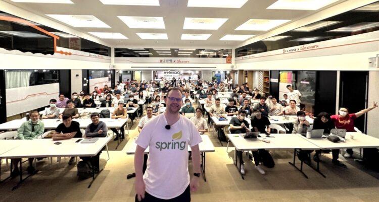 圖說：偉康科技邀請國際知名Spring開發佈道師Josh Long來台參與技術社群活動。  偉康科技提供
