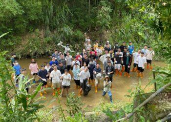 暨南大學熱血青年共同清淨桃米坑溪