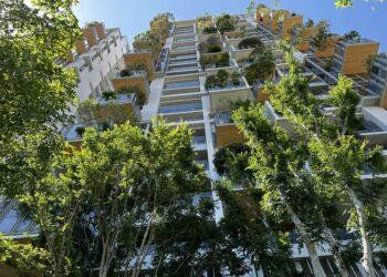 精銳建設位於台中單元二作品「精銳Garden One」，建築本體大量垂直綠化，該案已完工交屋