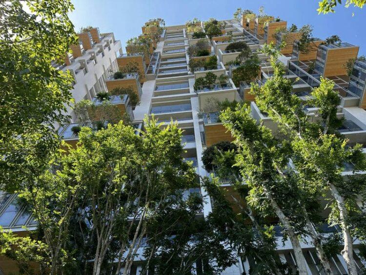 精銳建設位於台中單元二作品「精銳Garden One」，建築本體大量垂直綠化，該案已完工交屋