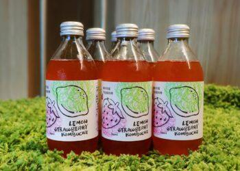 圖二、2023年8月31日前透過南港老爺行旅官網購物車，單筆訂購一組12入草莓檸檬康普茶，還有機會抽中「旅人客房」平日住宿券。南港老爺行旅提供