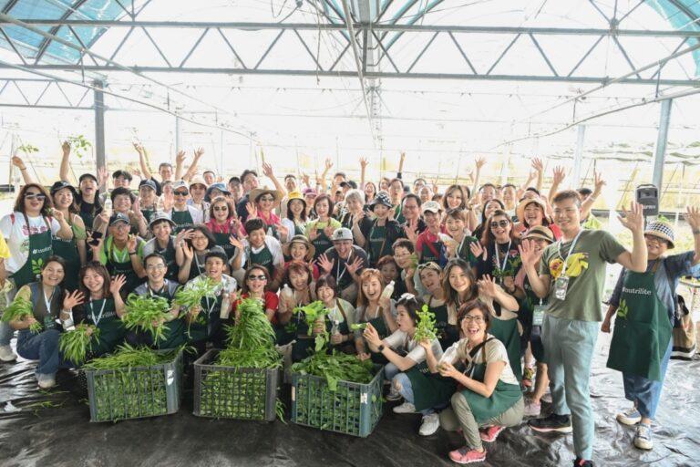 安麗台灣帶領逾200位菁英直銷商造訪壯圍鄉，深度體驗以相同永續耕法理念的台版糧善力量