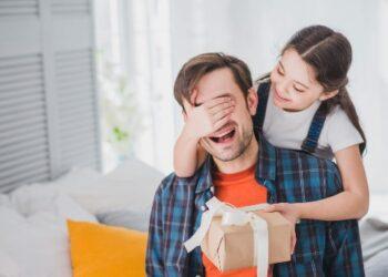 數據調查顯示大眾對於慶祝父親節熱度逐年提升。(圖freepik)_