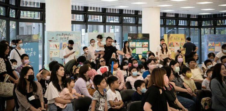 (昱均)「繪本小創客」活動去年底開啟，由總太地產主辦，甫開放報名就秒殺。