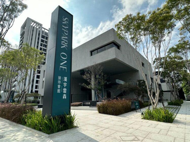 (昱均)目前「單元十二」線上預售新案則由「漢宇雲森SKYPARK ONE」一支獨秀，創單價、均價