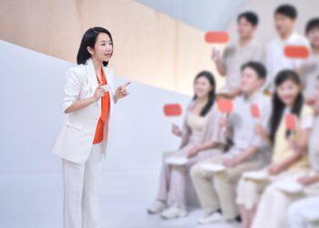 圖說02：最新代言的桂格大燕麥片，廣告場景打造超擬真節目攝影棚，陶晶瑩大展主持功力