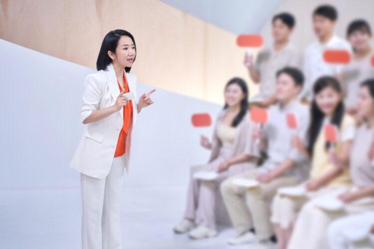 圖說02：最新代言的桂格大燕麥片，廣告場景打造超擬真節目攝影棚，陶晶瑩大展主持功力