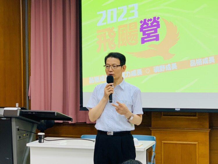 圖說：羅紹和執行長勉勵同學突破環境的限制用心學習