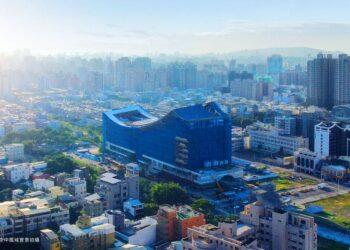 (業者提供)鳳山區有不少建設、開發加持；圖為台鐵鳳山車站的空中鳳城。_0