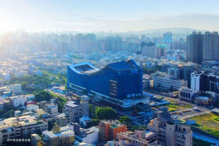 (業者提供)鳳山區有不少建設、開發加持；圖為台鐵鳳山車站的空中鳳城。_0