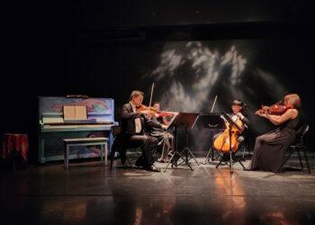 樂興之時團員演出弦樂四重奏