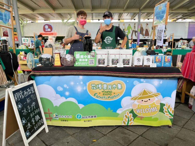 高佳榮與哥哥為推廣本土咖啡，到各地推廣，希望讓更多人喝到這個好味道