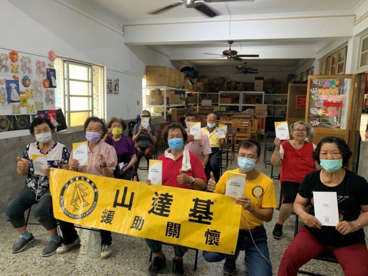 高雄燕巢角宿C據點長輩和講師開心合照