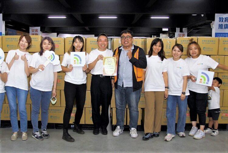 鮮食家與安得烈慈善協會攜手募集食物箱，讓弱勢族群免於飢餓